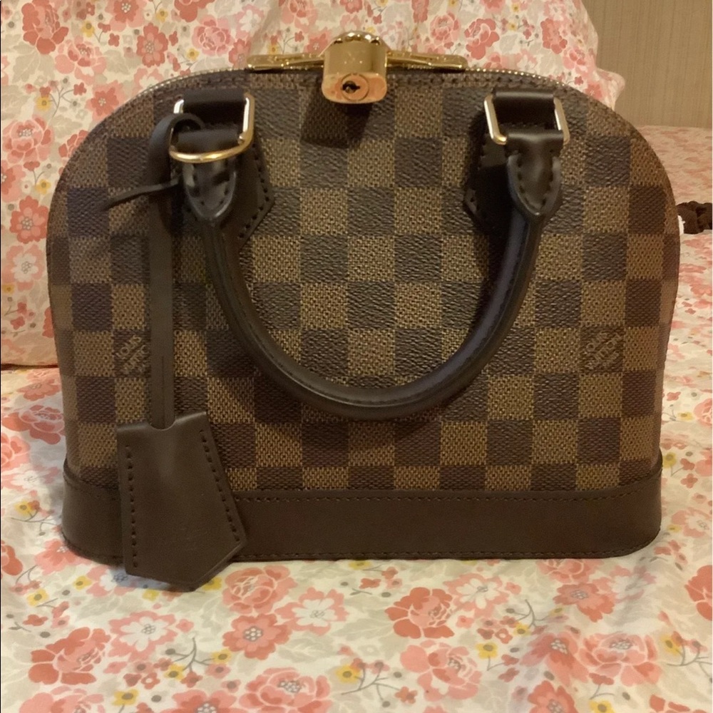 Loui Vuitton Alma BB
